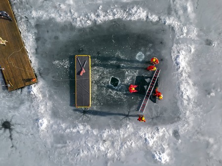 Vaja reševanja iz zaledenelega jezera – Ivarčko jezero